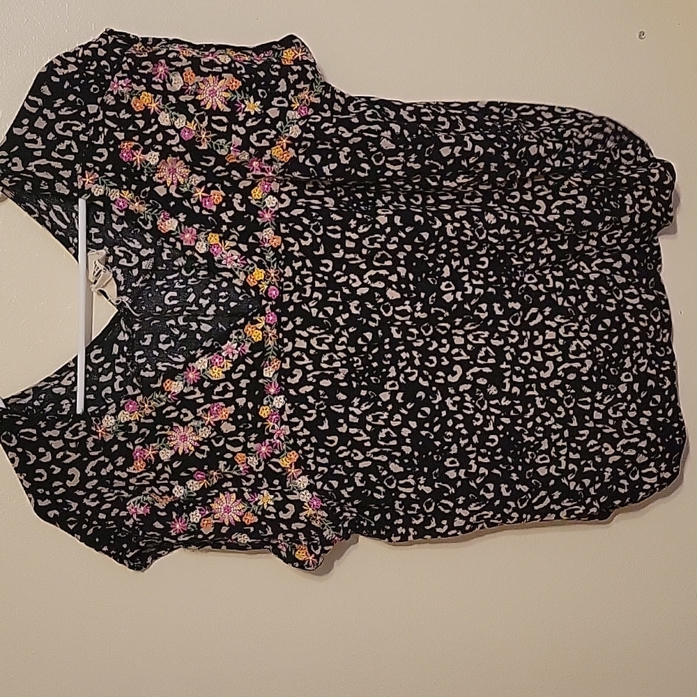 Savannah Jane 1x reverse leopard blouse